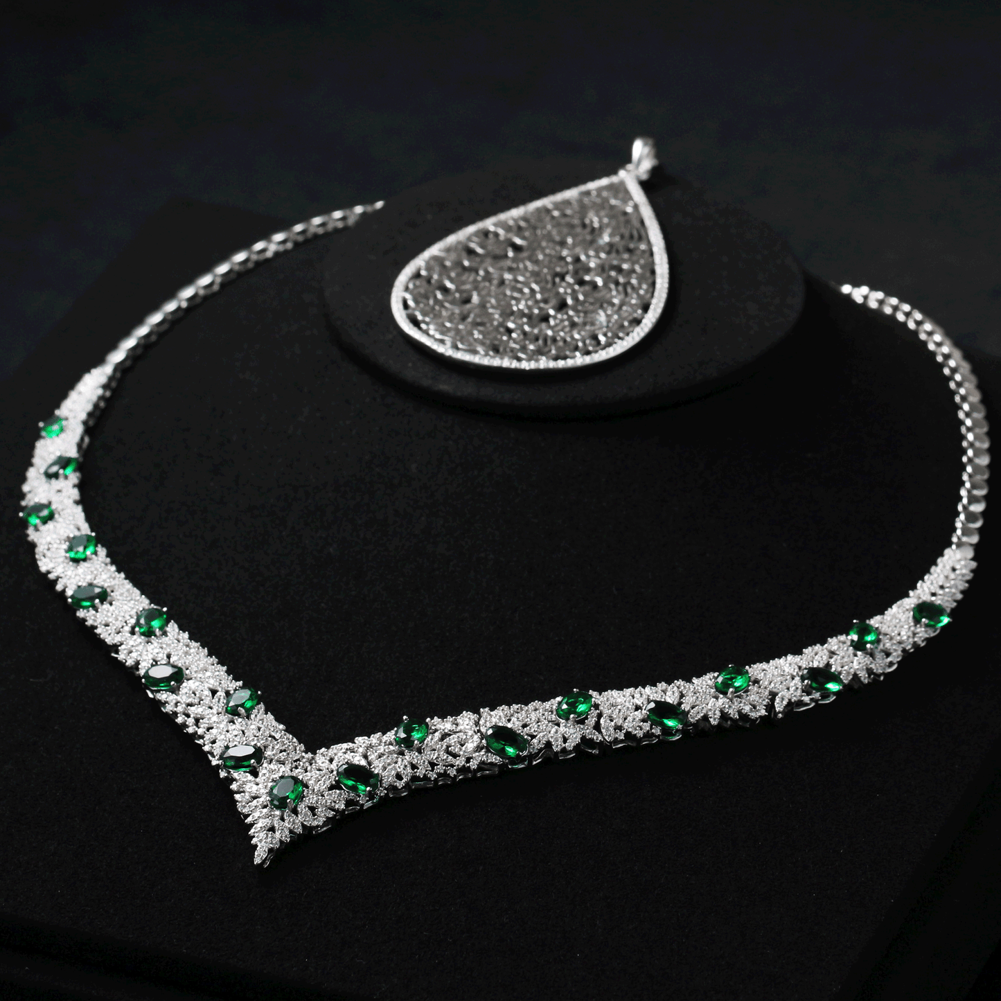 925 Sterling Silver Royal Emerald Glow Statement Necklace – Green Cubic Zirconia Pendant, Vintage Arabesque Design, Elegant Gift for Women