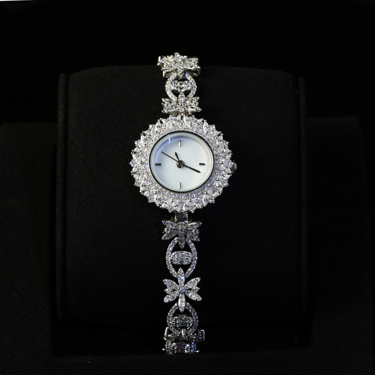 ✨Luxury Women’s Watch with Zircon & Shell Dial✨