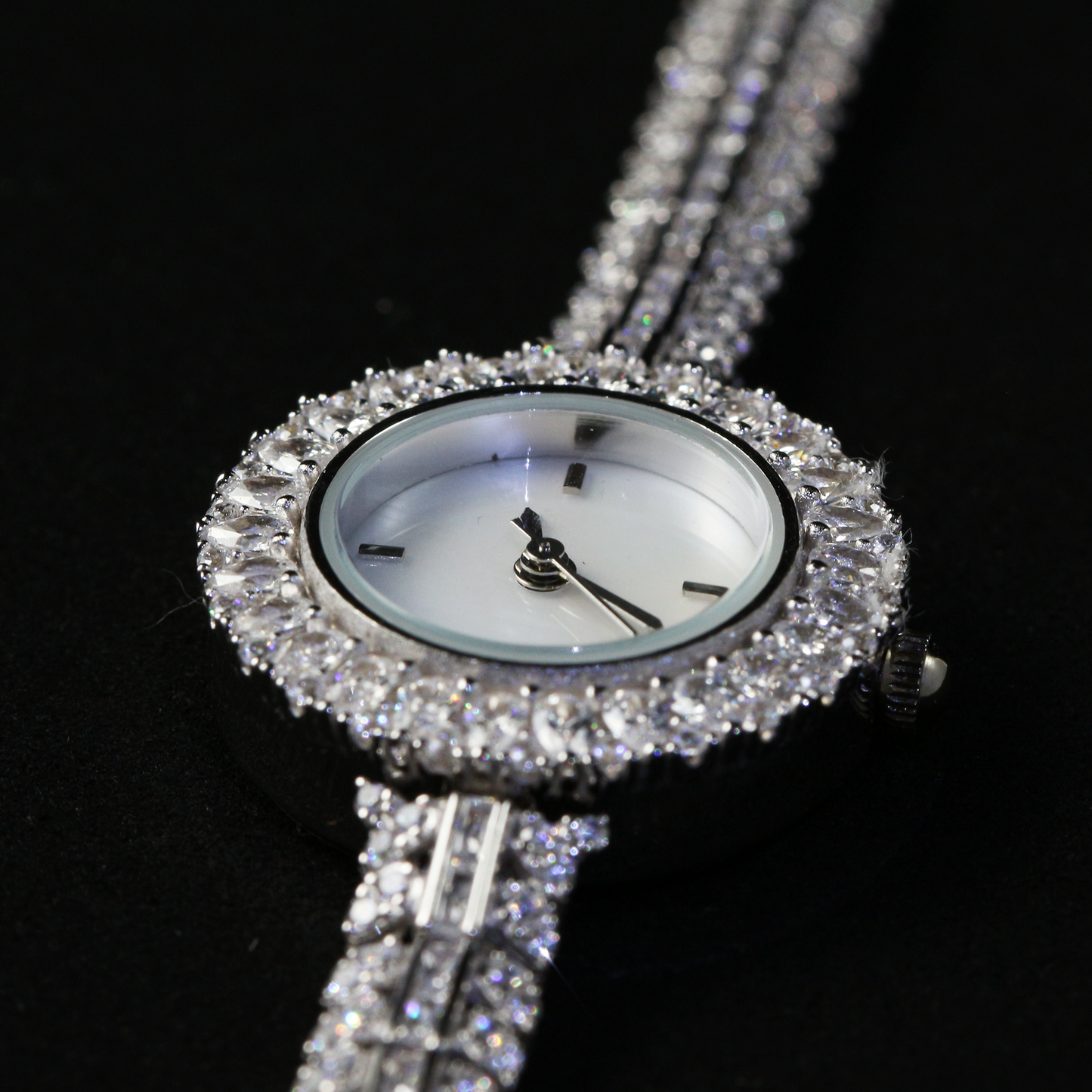 ✨Luxury Women’s Watch with Zircon & Shell Dial✨