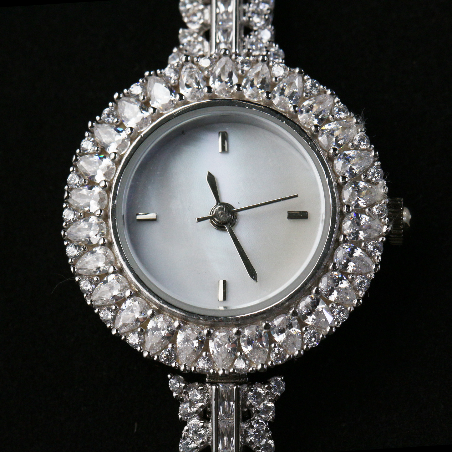 ✨Luxury Women’s Watch with Zircon & Shell Dial✨