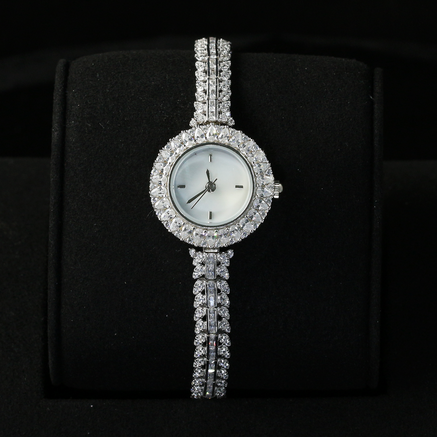 ✨Luxury Women’s Watch with Zircon & Shell Dial✨
