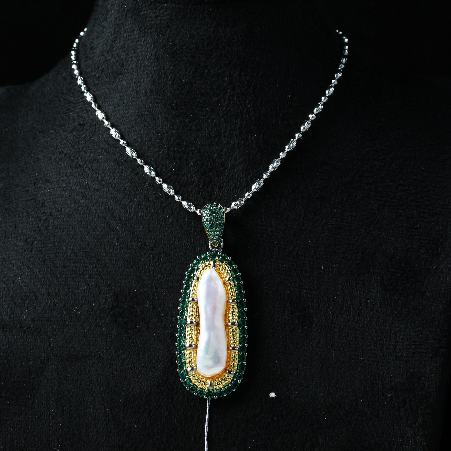 Baroque Pearl Pendant Necklace – Regal Green Halo Design