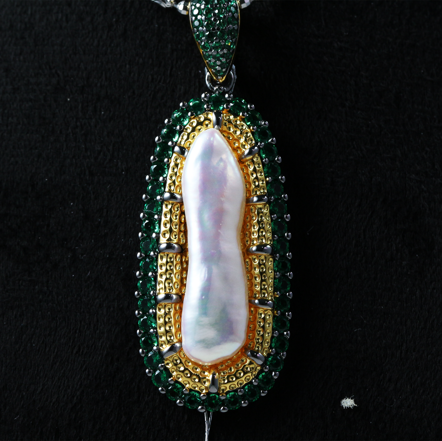 Baroque Pearl Pendant Necklace – Regal Green Halo Design